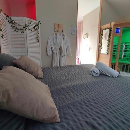 Le Cocoon D'Emy Bed & Breakfast Louvetot Exterior photo